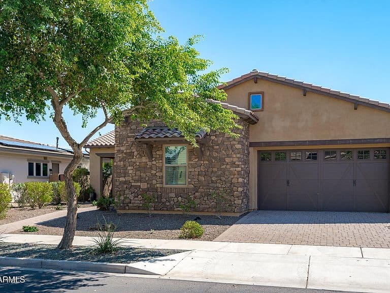 20947 W Mariposa Street photo 4
