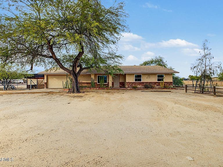 22614 W HAMMOND Drive photo 1