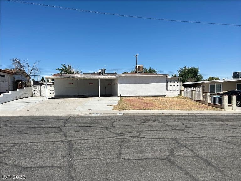 3116 Kings Way photo 1