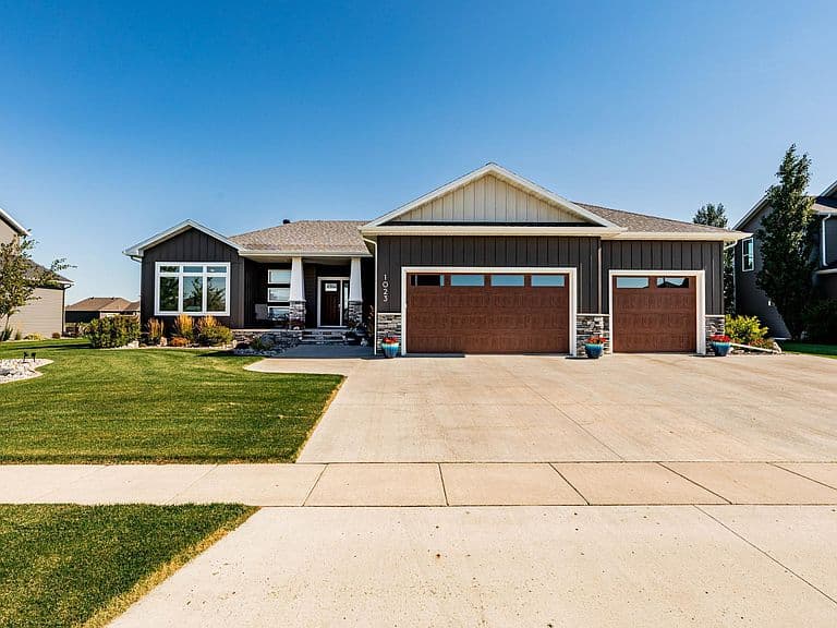 1023 Mulberry Ln photo 1