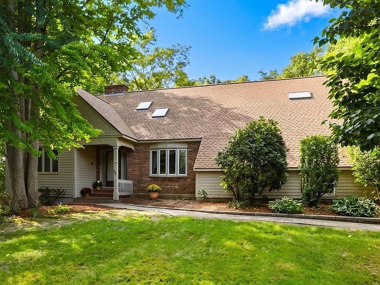 35 Hyacinth Drive photo 1