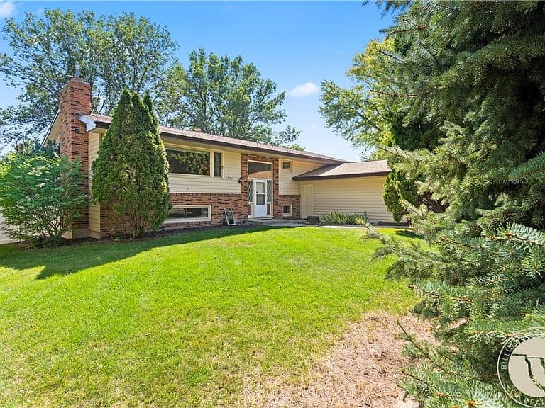 1831 Forest Park Dr photo 2