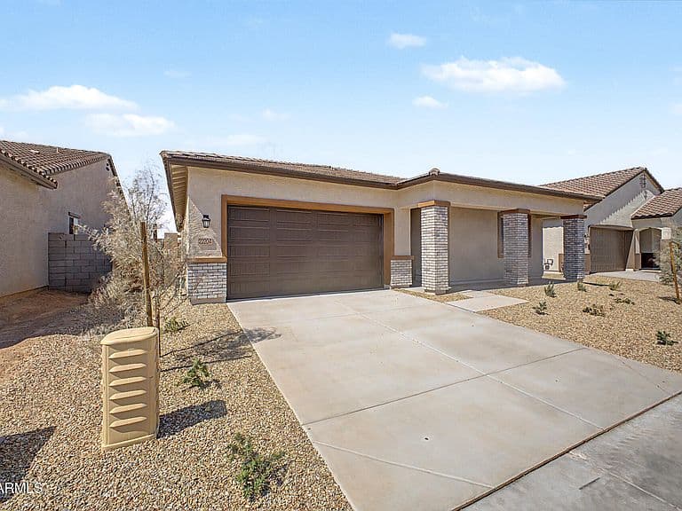 22204 W BLACKHAWK Drive photo 3