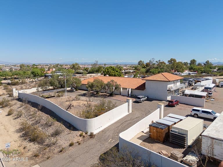6045 N DYSART Road photo 1