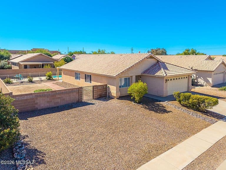 9550 E Magdalena Rd photo 1