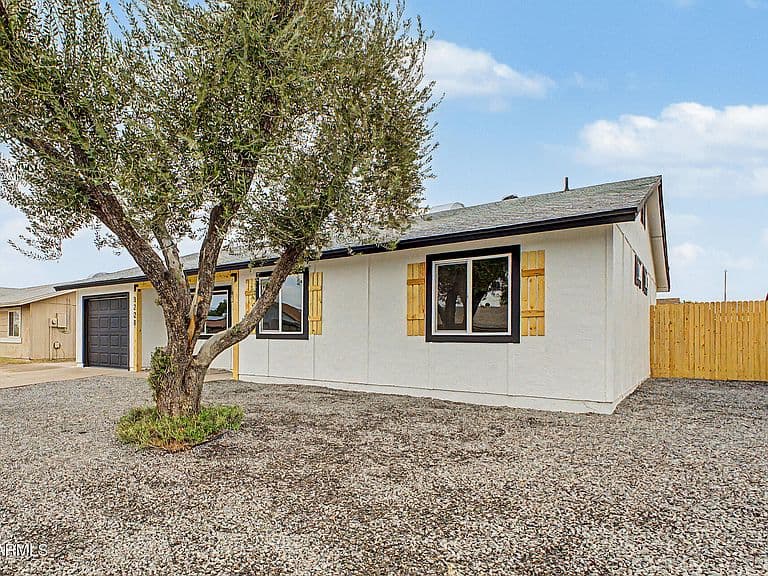 3226 W LIBBY Street photo 3