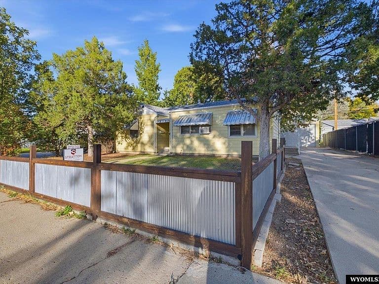 1435 S Maple St photo 2