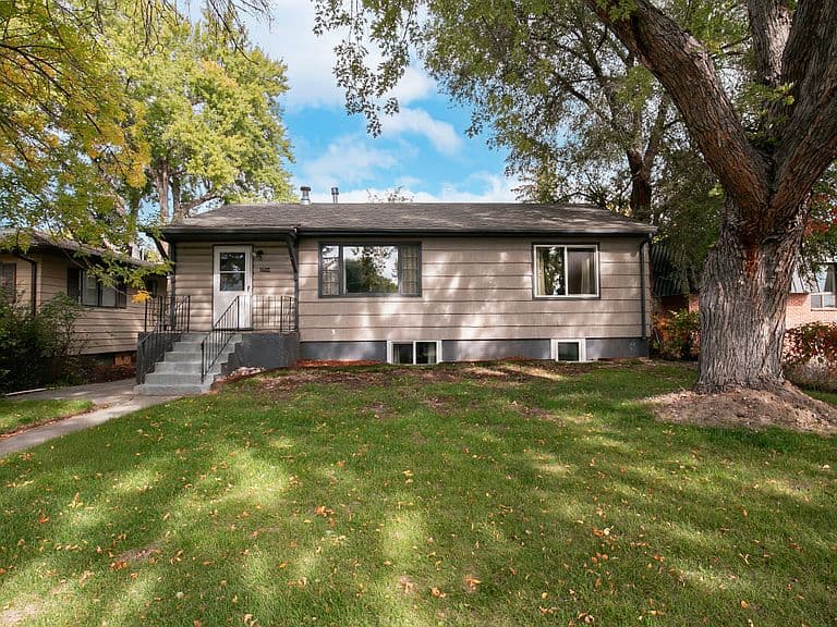 1713 Avenue E photo 1