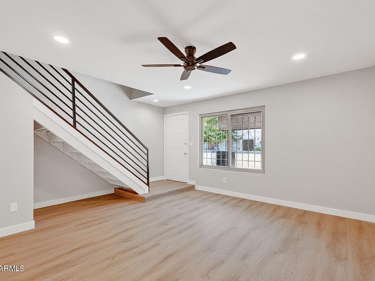 4608 W MARYLAND Avenue #130 photo 2