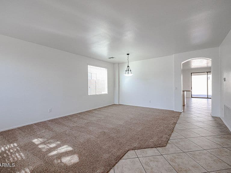 43856 W KNAUSS Drive photo 3