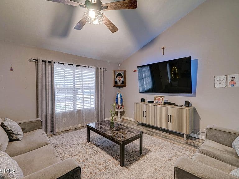 6926 W SUNNYSIDE Drive photo 4