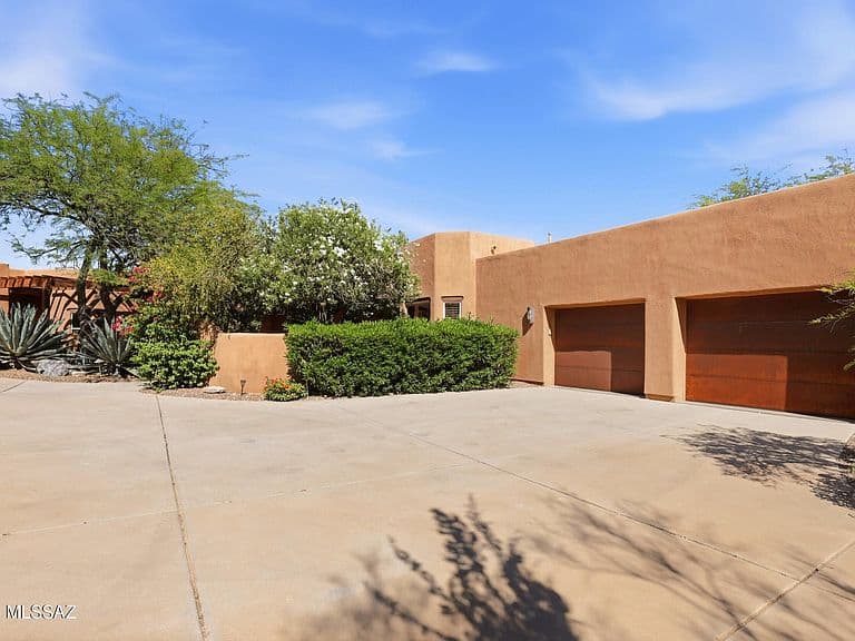 471 W Coyote Moon Pl photo 4