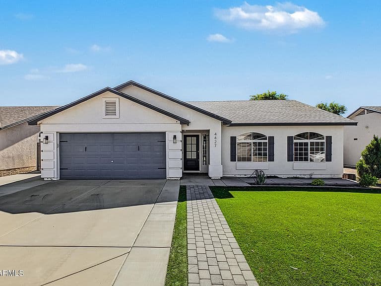 4427 E MEADOW LARK Way photo 1