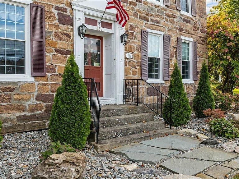 383 St. Albans Road photo 5