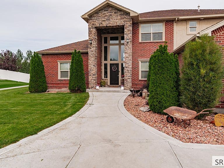 3721 E 331 N photo 1