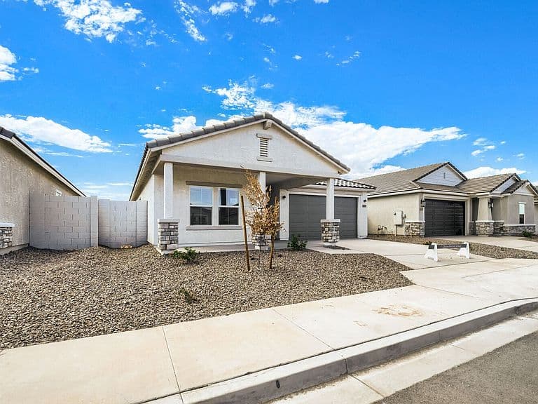 36925 W Nina St photo 1