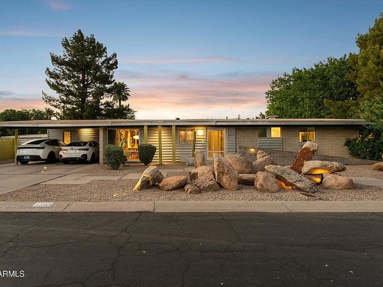 1318 W GLENN Drive photo 2