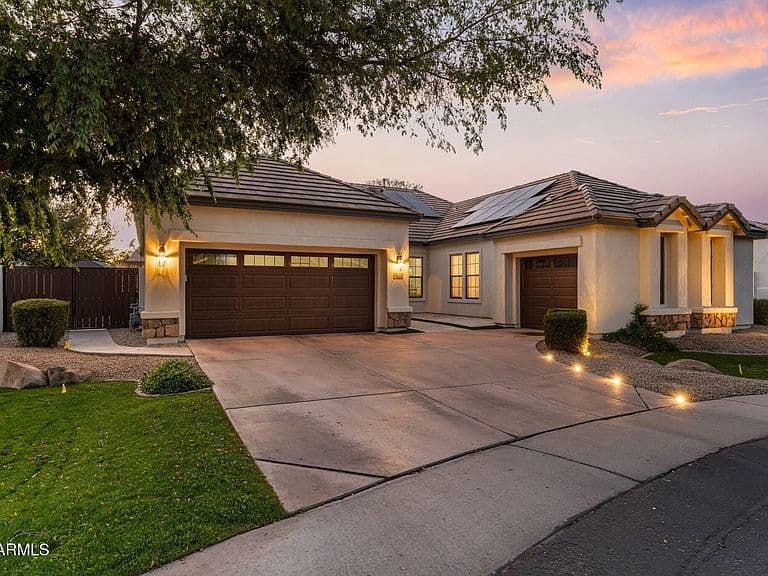 1902 S Los Altos Dr photo 2