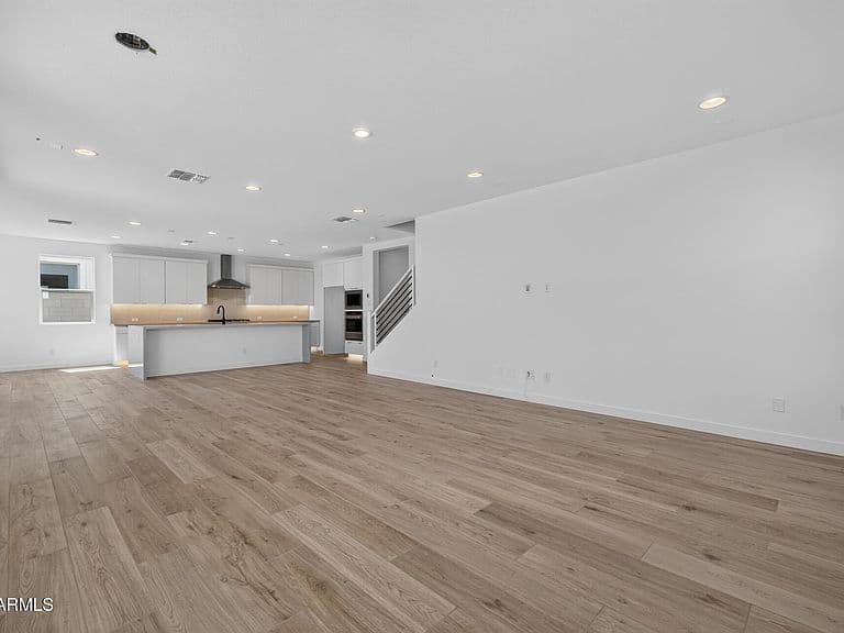 10245 E UNITY Avenue photo 5