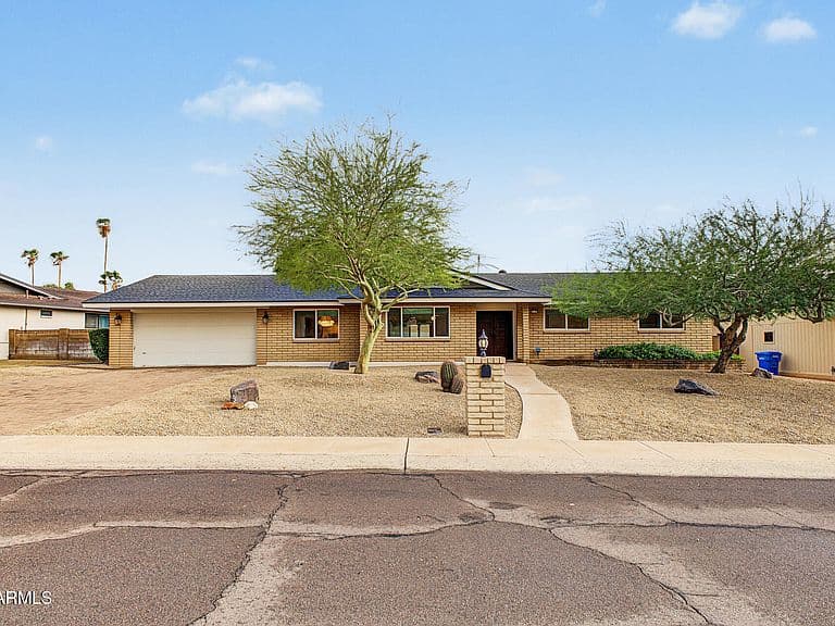 2247 E LINCOLN Circle photo 3