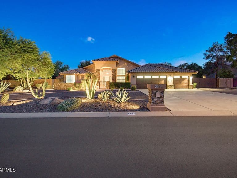 4613 W DESERT HOLLOW Drive photo 3