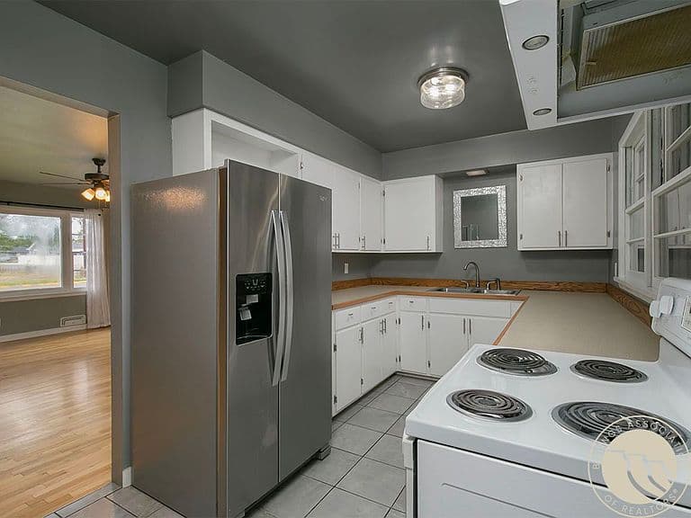517 Nelson Dr photo 2