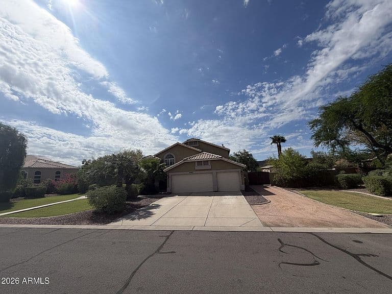 2465 E DRAKE Street photo 2