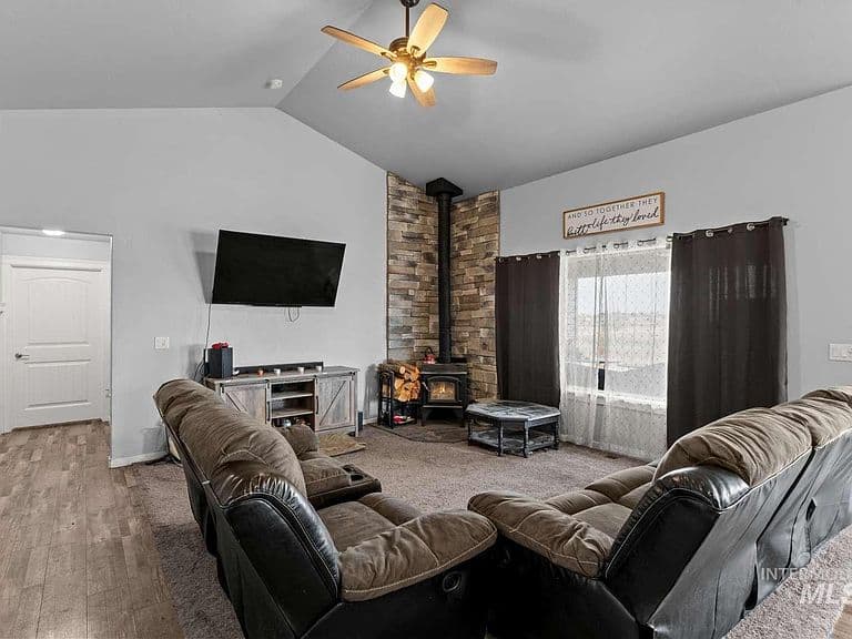 523 N 250 E photo 3