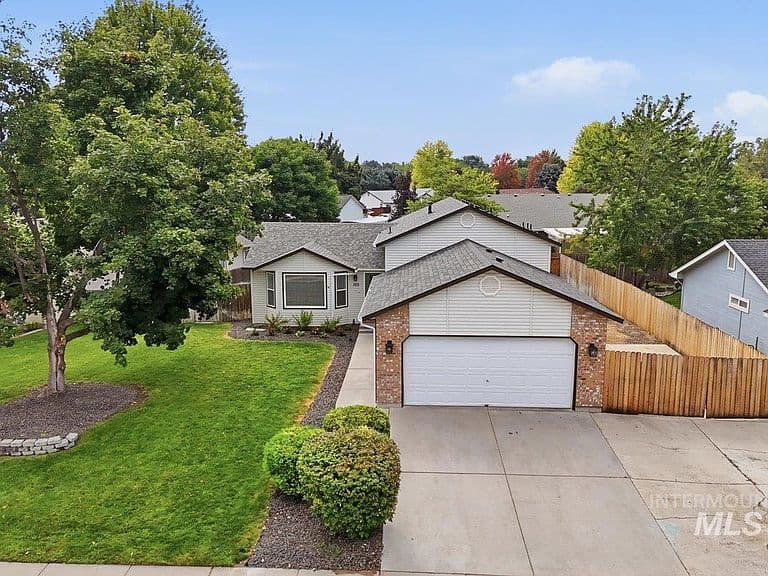 153 W Chrisfield Dr photo 2