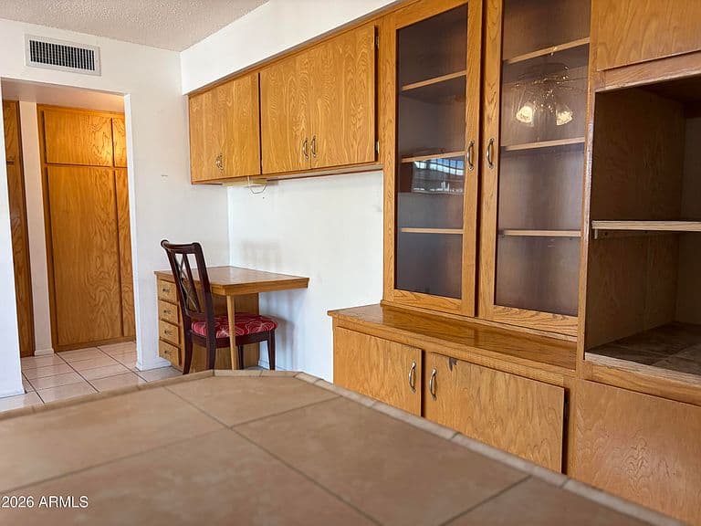 5708 E UNIVERSITY Drive photo 3