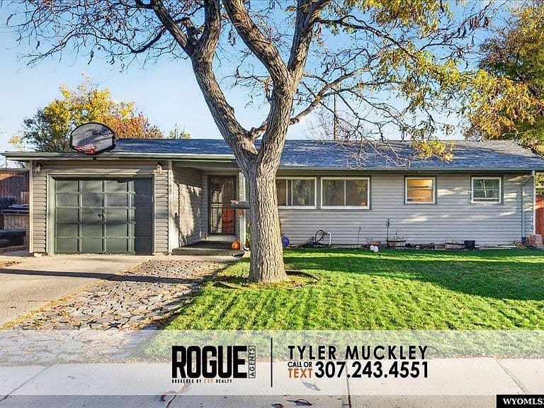 147 Dahlia St photo 1