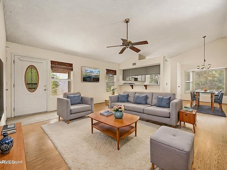 857 E MANOR Drive photo 3
