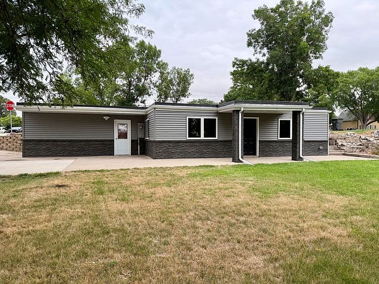 1103 E Park St photo 2