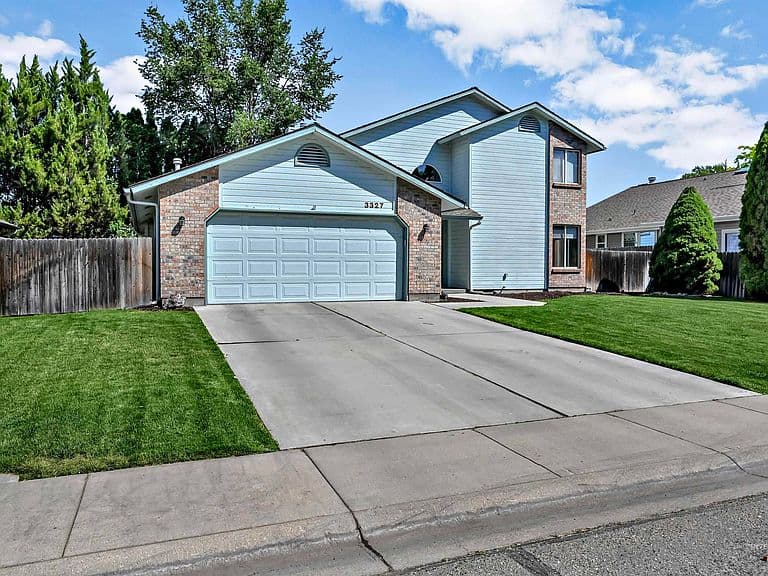 3327 S Crosspoint Ave photo 2