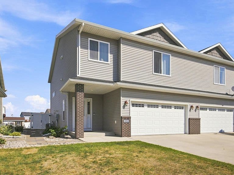 454 Foxtail Dr E photo 2