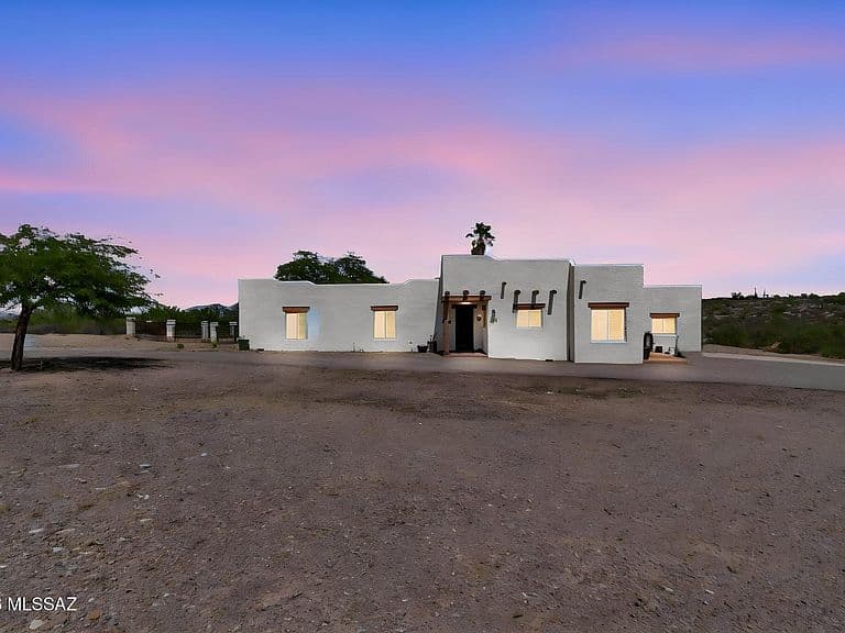 5040 N Camino De Oeste photo 1