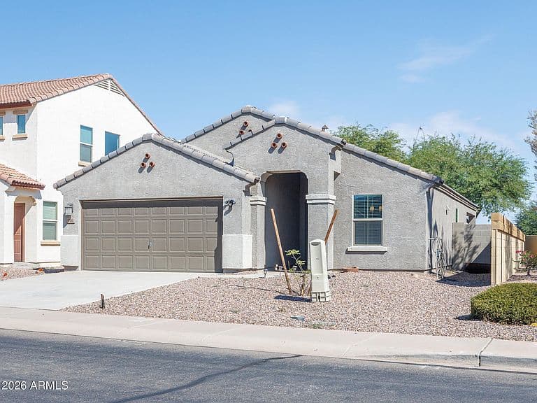 786 W KINGMAN Drive photo 3