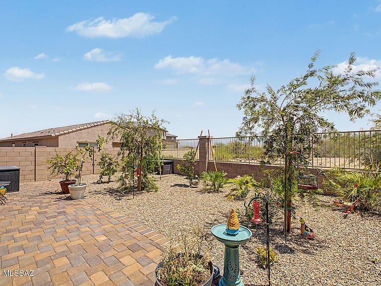 871 W Calle Lindo Clavel photo 2