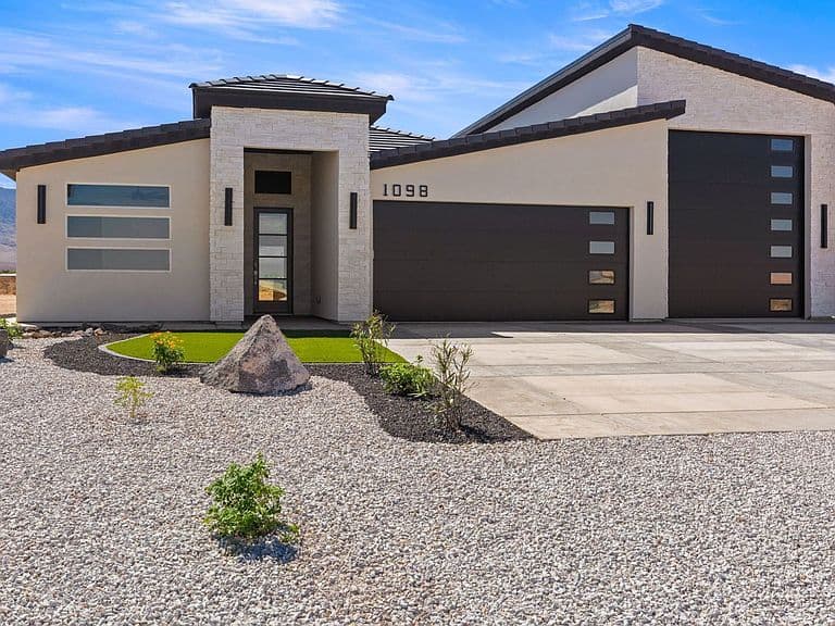1098 E Las Vegas Way photo 1