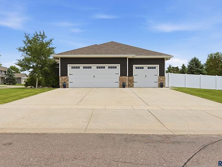 1325 W Waterstone Dr photo 4