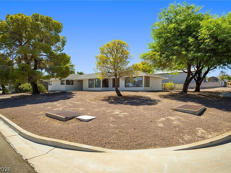 181 W Middleton Dr photo 3