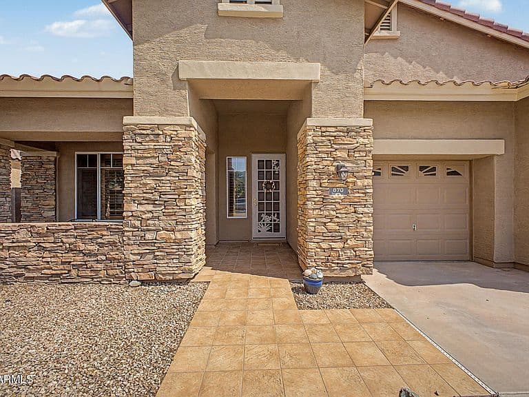 870 E LYNX Way photo 4