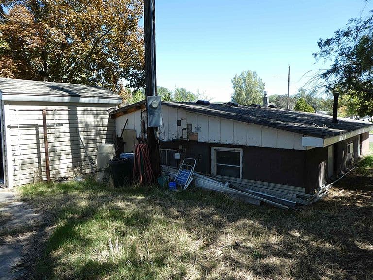 597 Wayne Ave photo 4