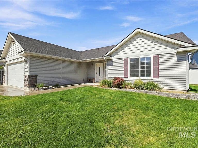 1212 W Eagle Ave photo 2