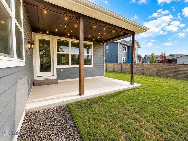 382 Talon Way photo 5