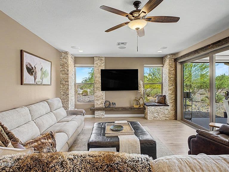 3361 PHANTOM Street photo 5