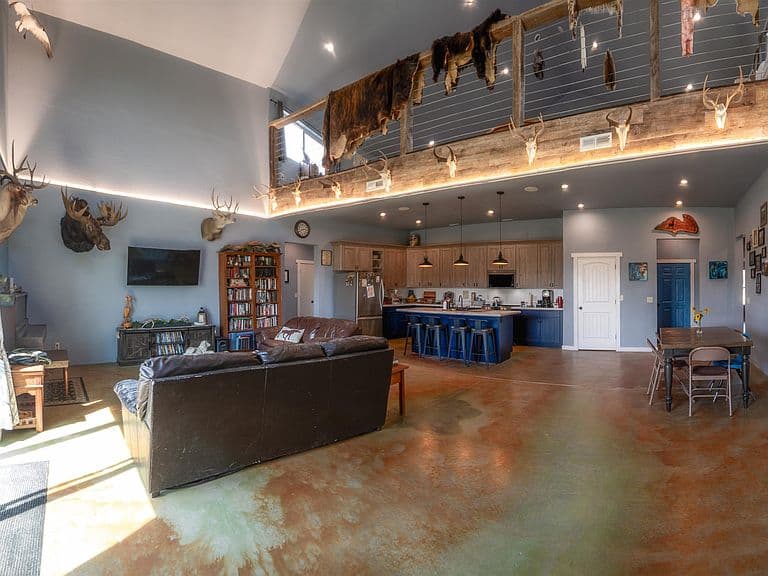646 Bear Lane photo 3