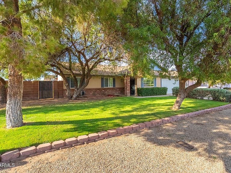 502 E GABRILLA Drive photo 5