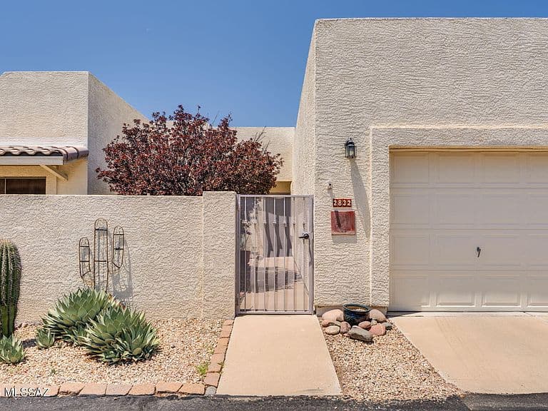 2832 S Full Moon Dr photo 2