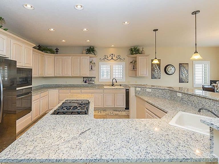 1210 Fawn Cir photo 3